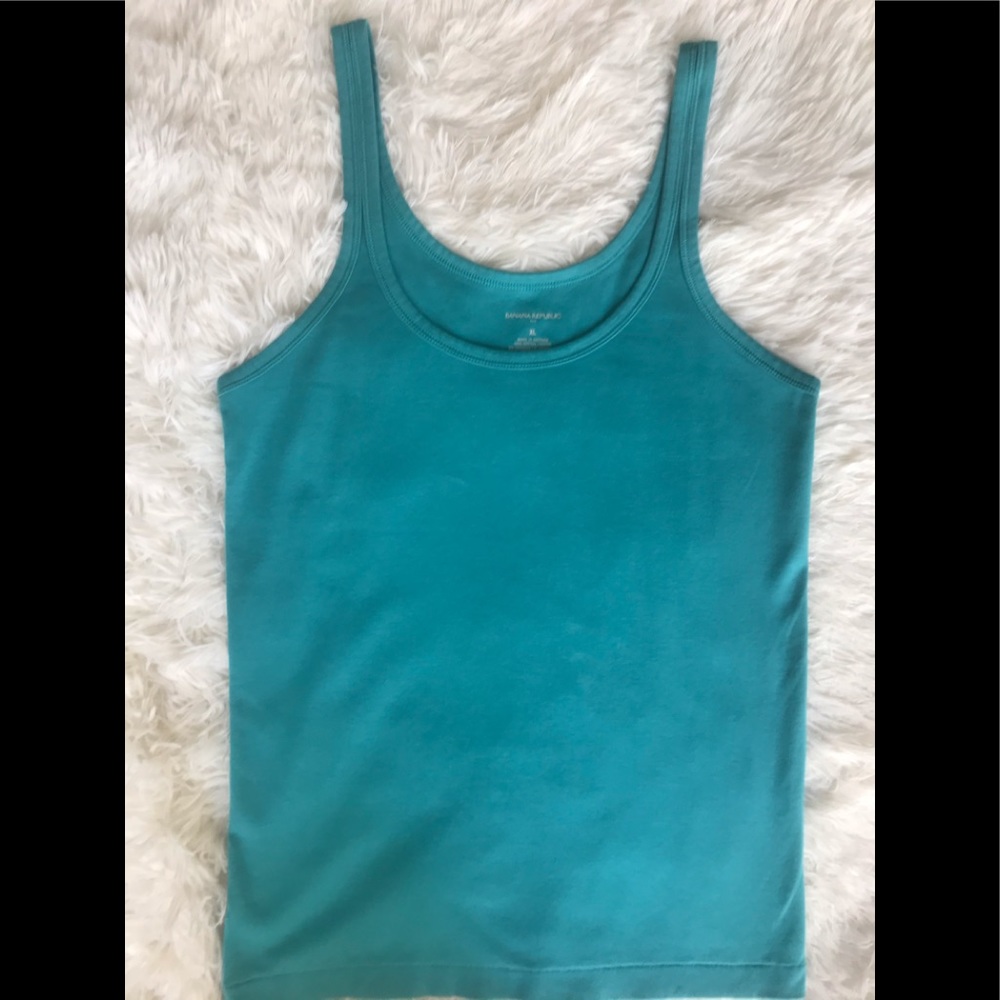 NWOT Scoopneck BR Tank